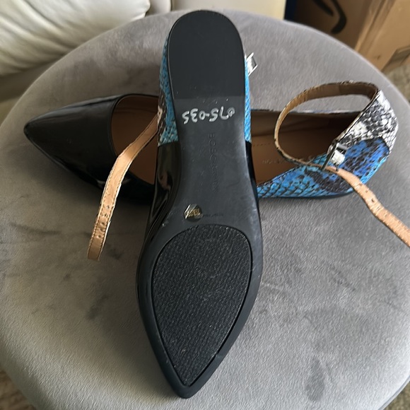 BCBG FLATS WITH ANKLE STRAP 7 1/2 narrow - Picture 2 of 4